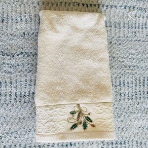 Lenox Holiday Embroidered FingerTowel NEW